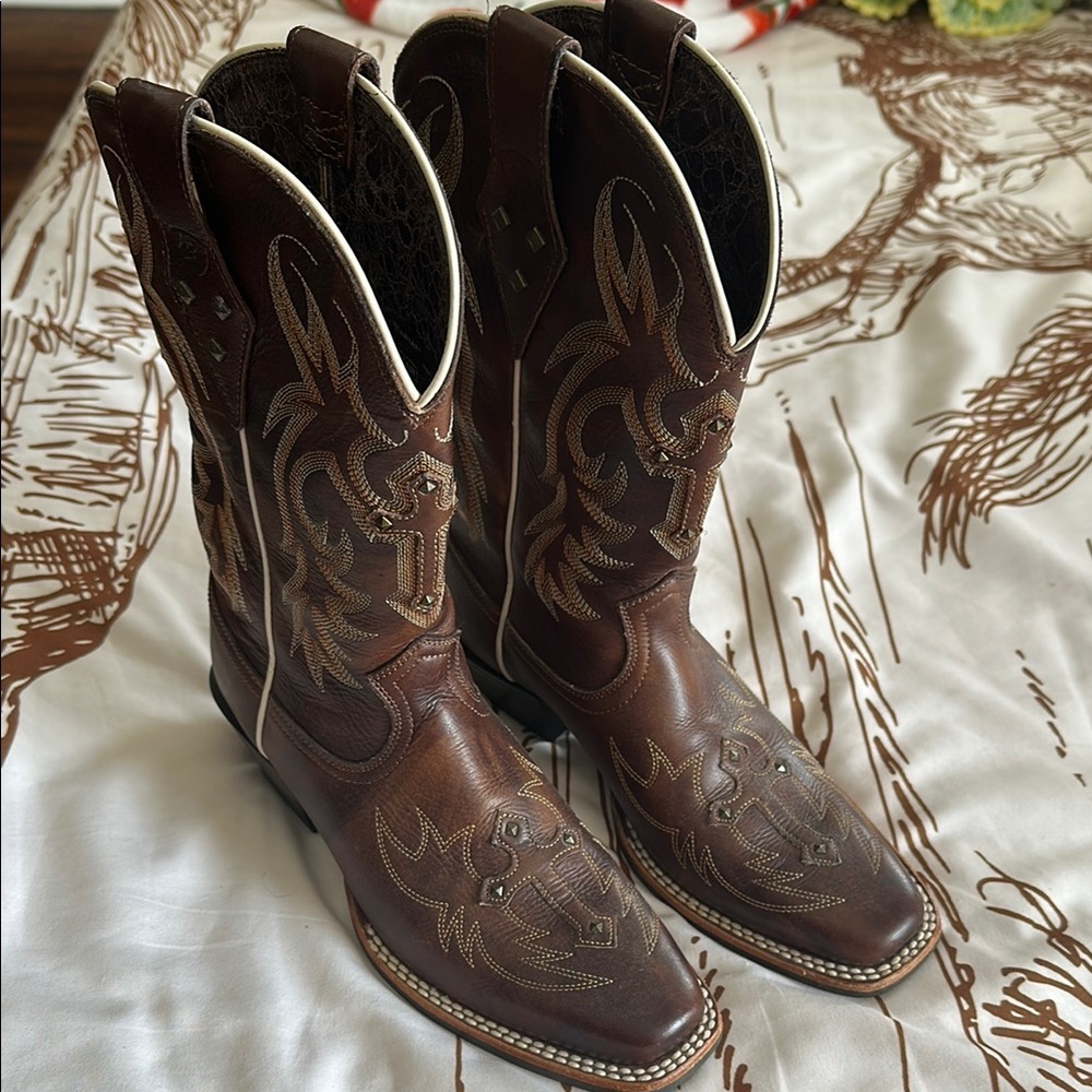 ARIAT Women’s Square Toe Boots